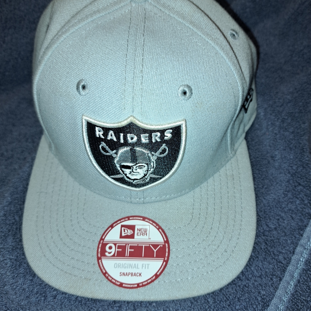 New Era Raiders Snapback Cap Fits Like Youth Size New Never Worn